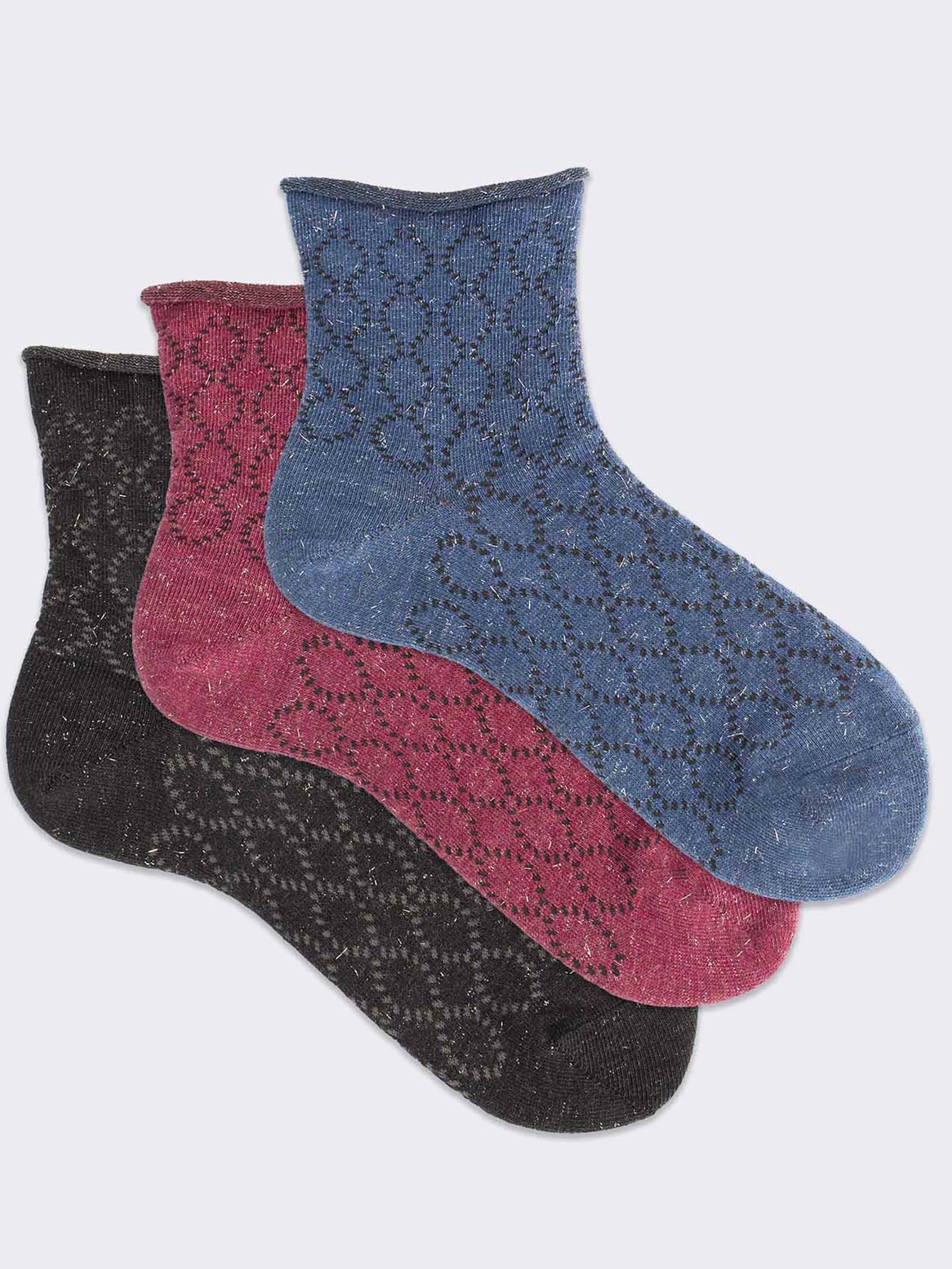 Calcetines Cortos de Mujer con Elegante Patrón Trenzado - Image 1