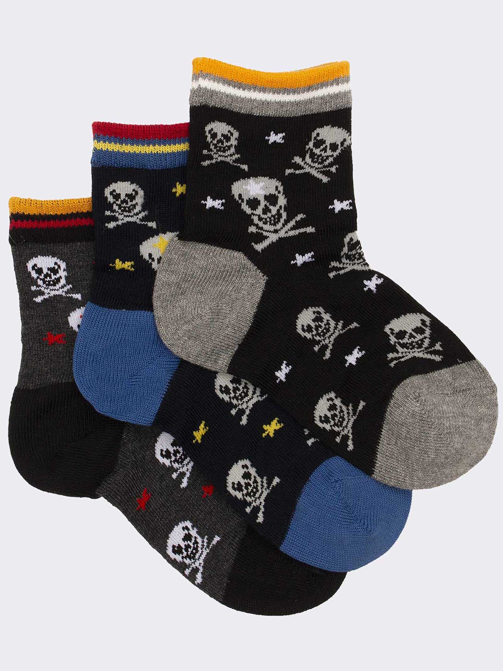 Calcetines Cortos para Niños con Calaveras - Diseño Moderno y Cómodo - Image 1