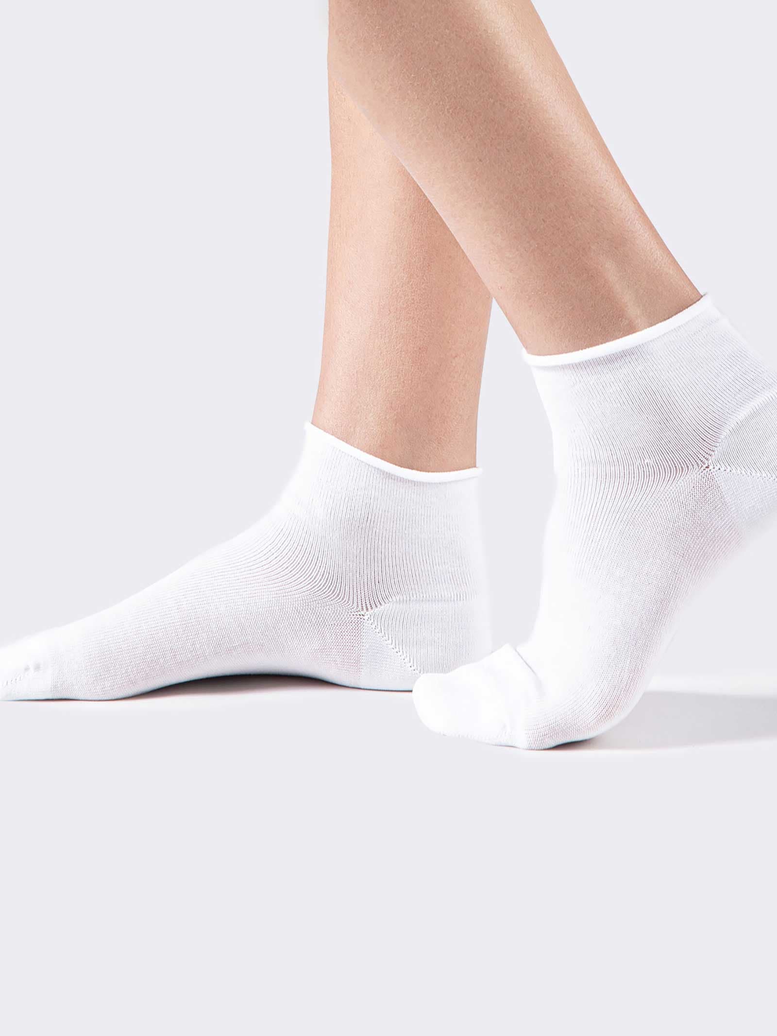 Kurze Damensocken aus frischer Baumwolle mit Laserschnitt - Image 1
