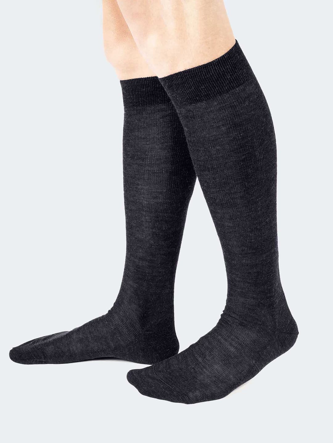 Kniestrümpfe mit 1:1 Rippenstrickmuster aus Wolle - Made in Italy