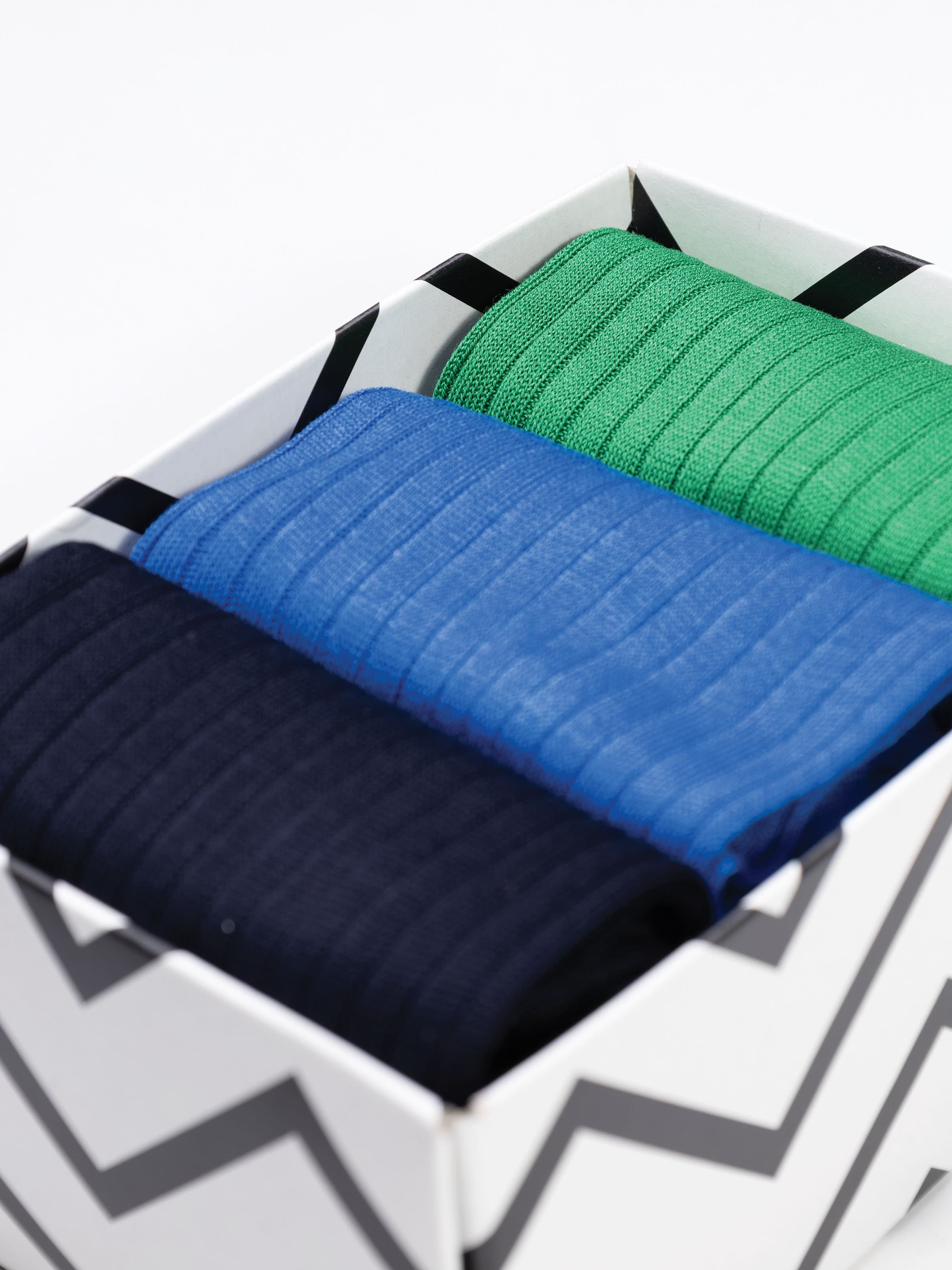 Geschenkbox mit 3 Paar gerippten Herrensocken aus Schottischem Garn - Image 2