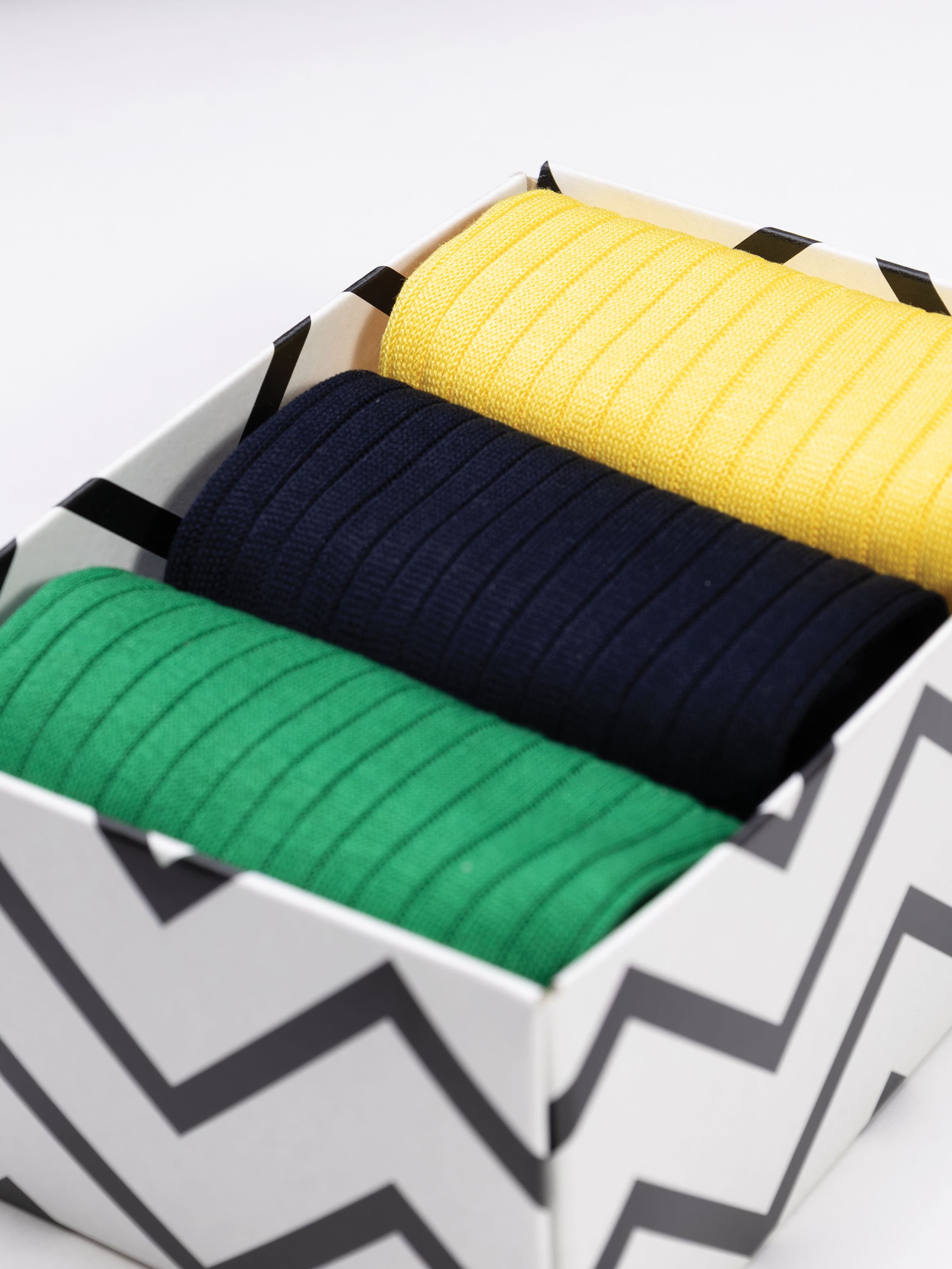 Geschenkbox mit 3 Paar gerippten Herrensocken aus schottischem Garn - Image 2