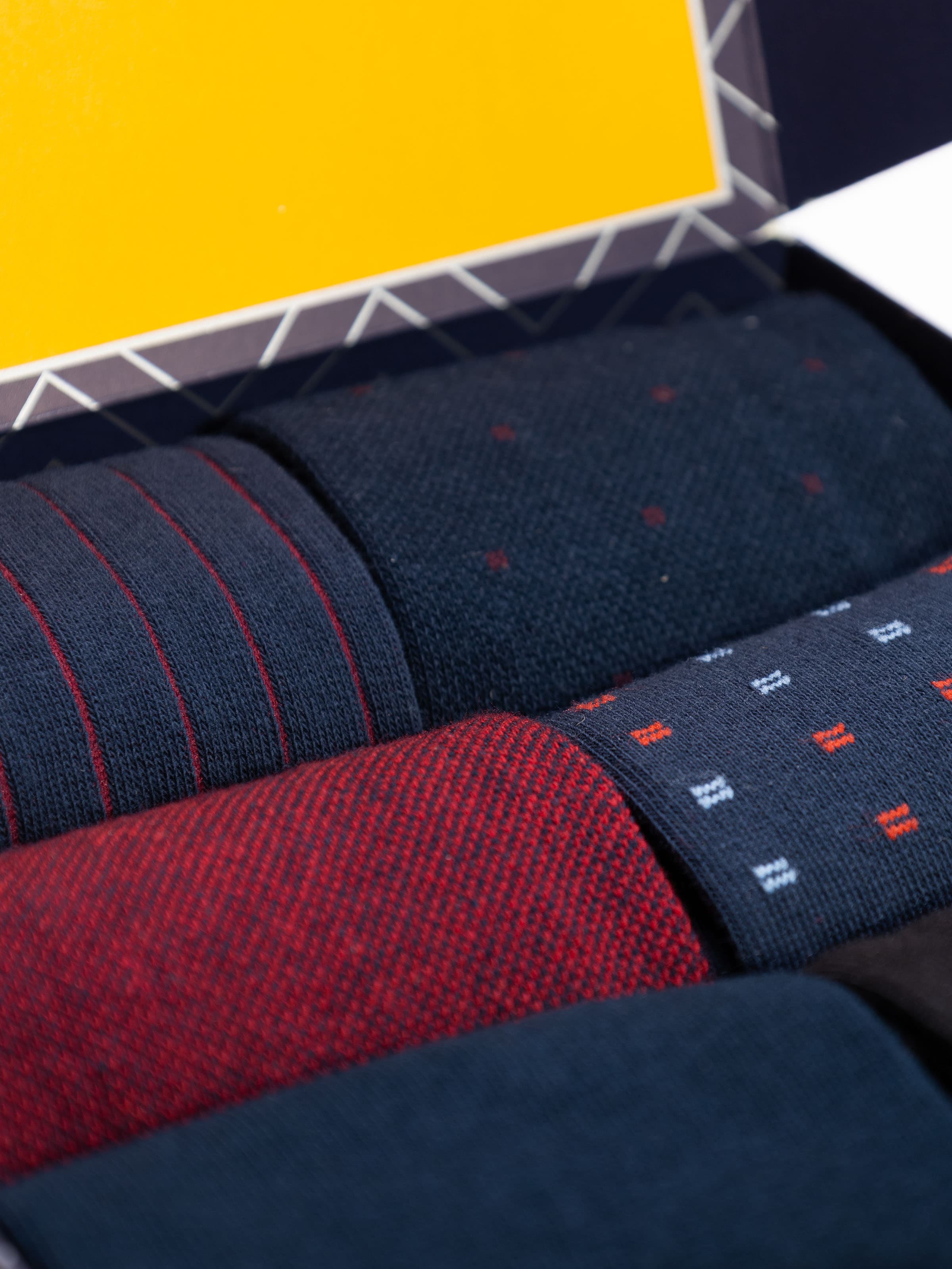 Men's Cotton Socks Gift box - 6 Pairs Classic Geometric Patterns - Image 4