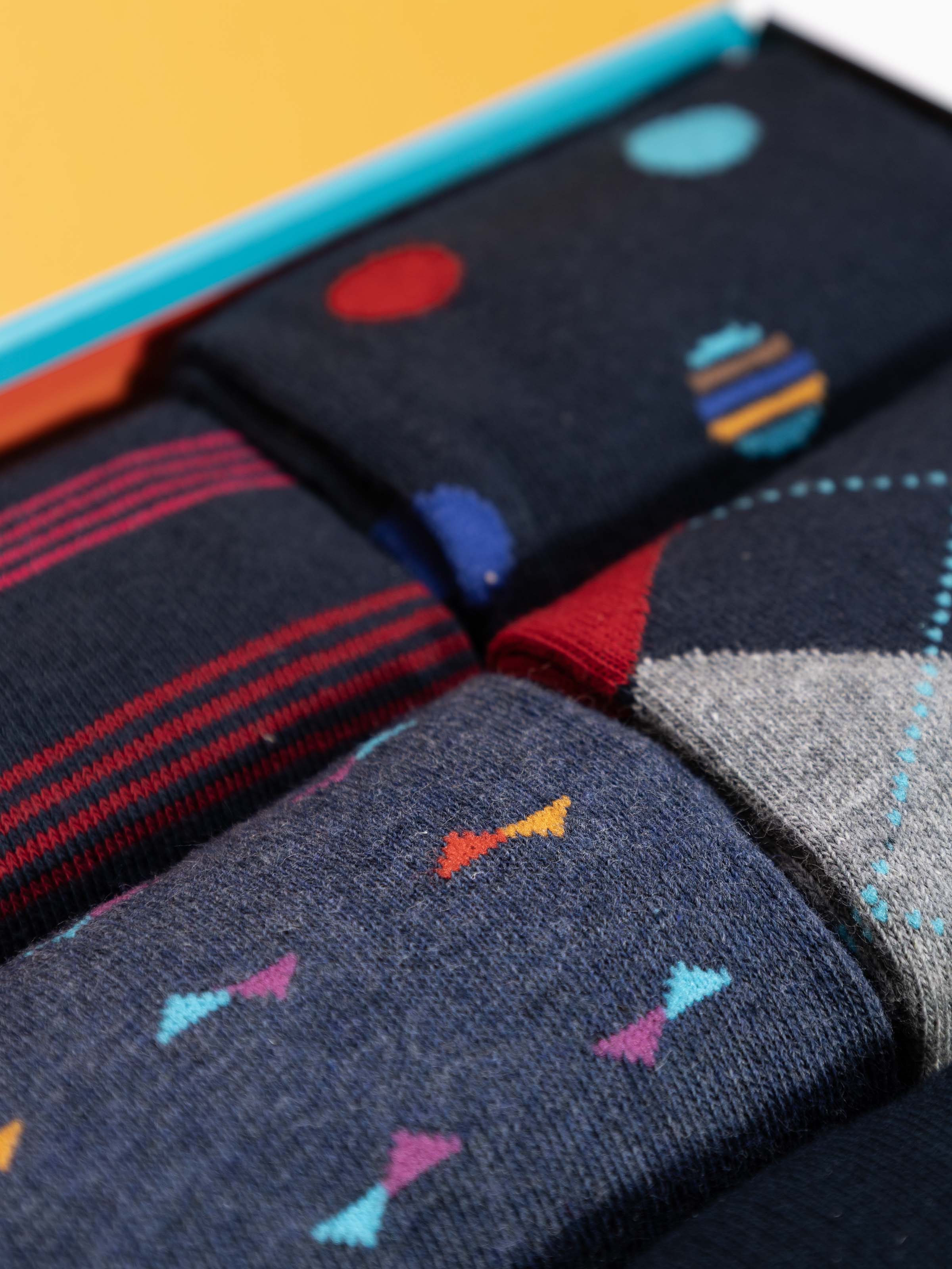 Men's Cotton Socks Gift Box, 6 Pairs Mixed Patterns Winter set - Image 3