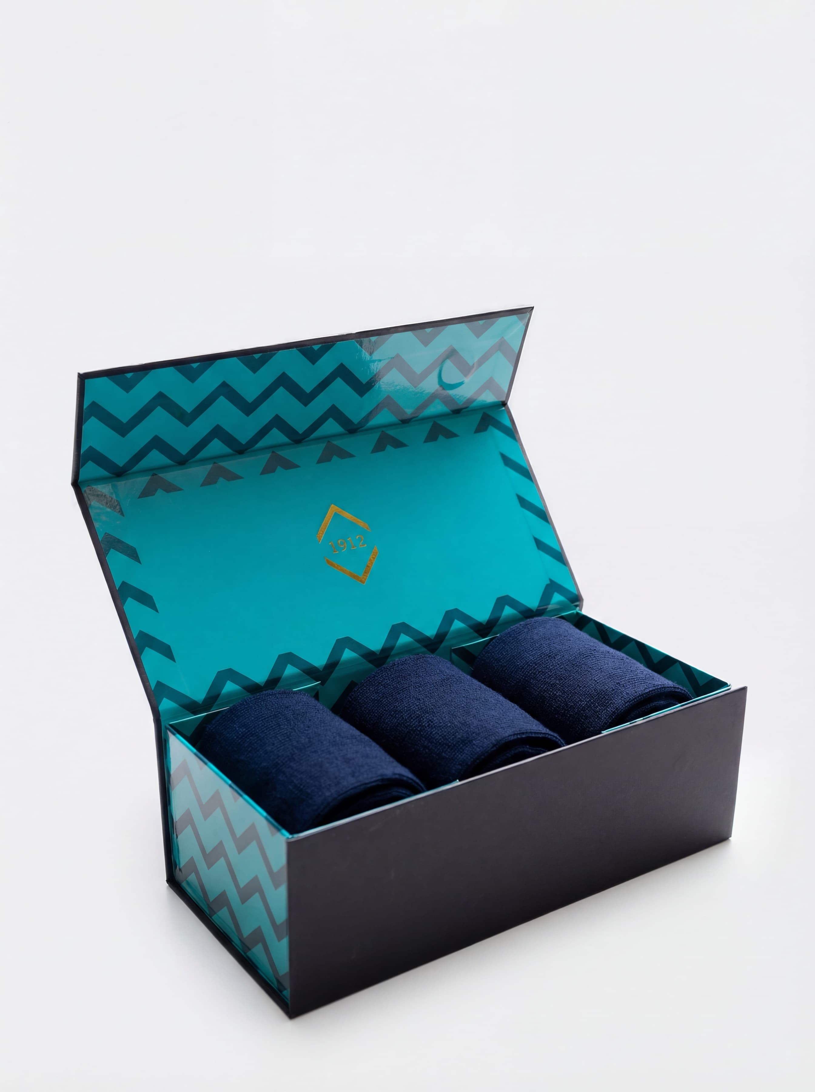Gift box 3 Pairs Long Solid Color Cashmere Blend Socks - Image 3