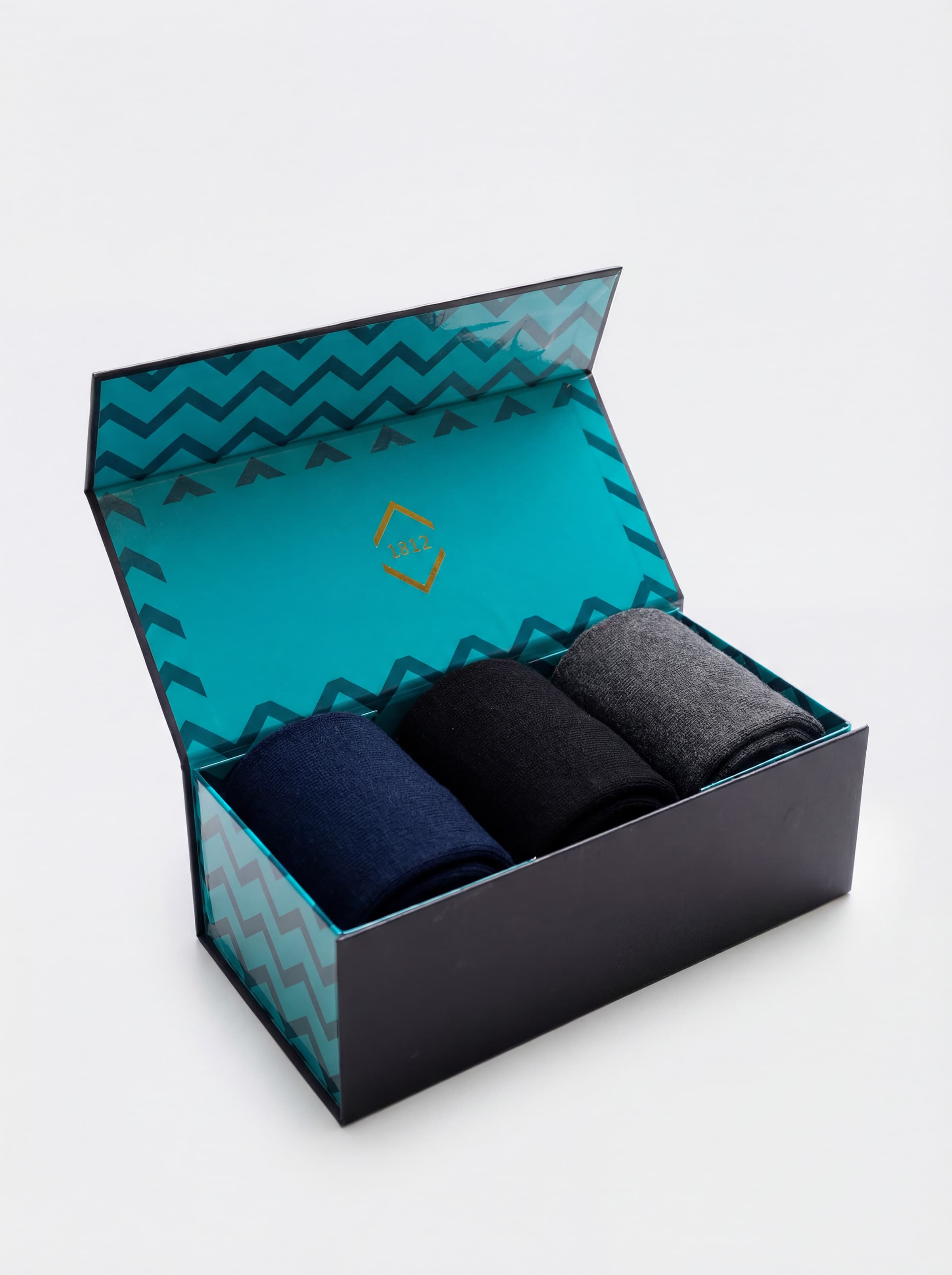 Gift box 3 pairs Long Solid Color Cashmere Blend Socks - Image 3