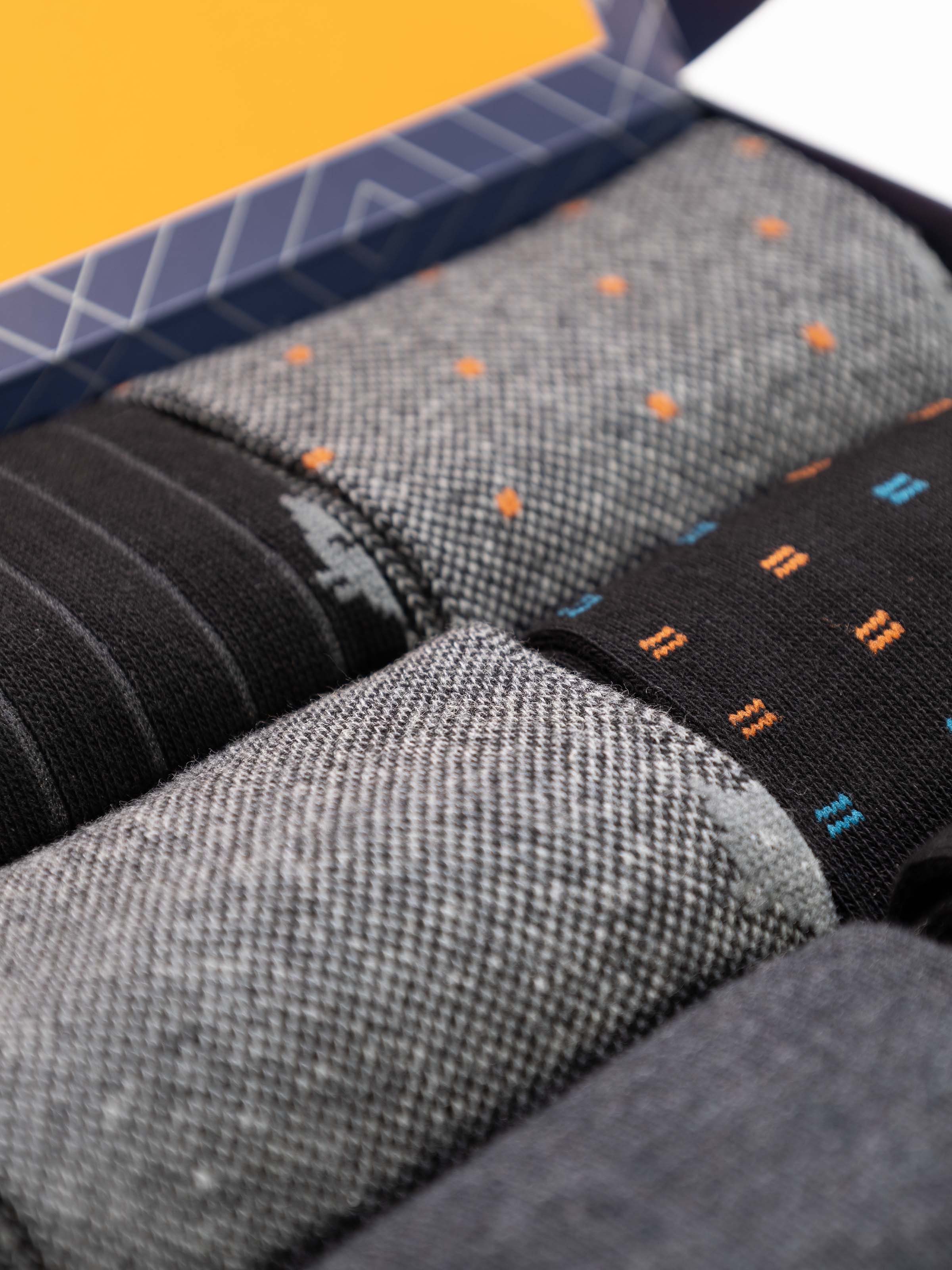 Men's Cotton Ankle Socks Gift Box, 6 Pairs Classic Patterns - Image 4