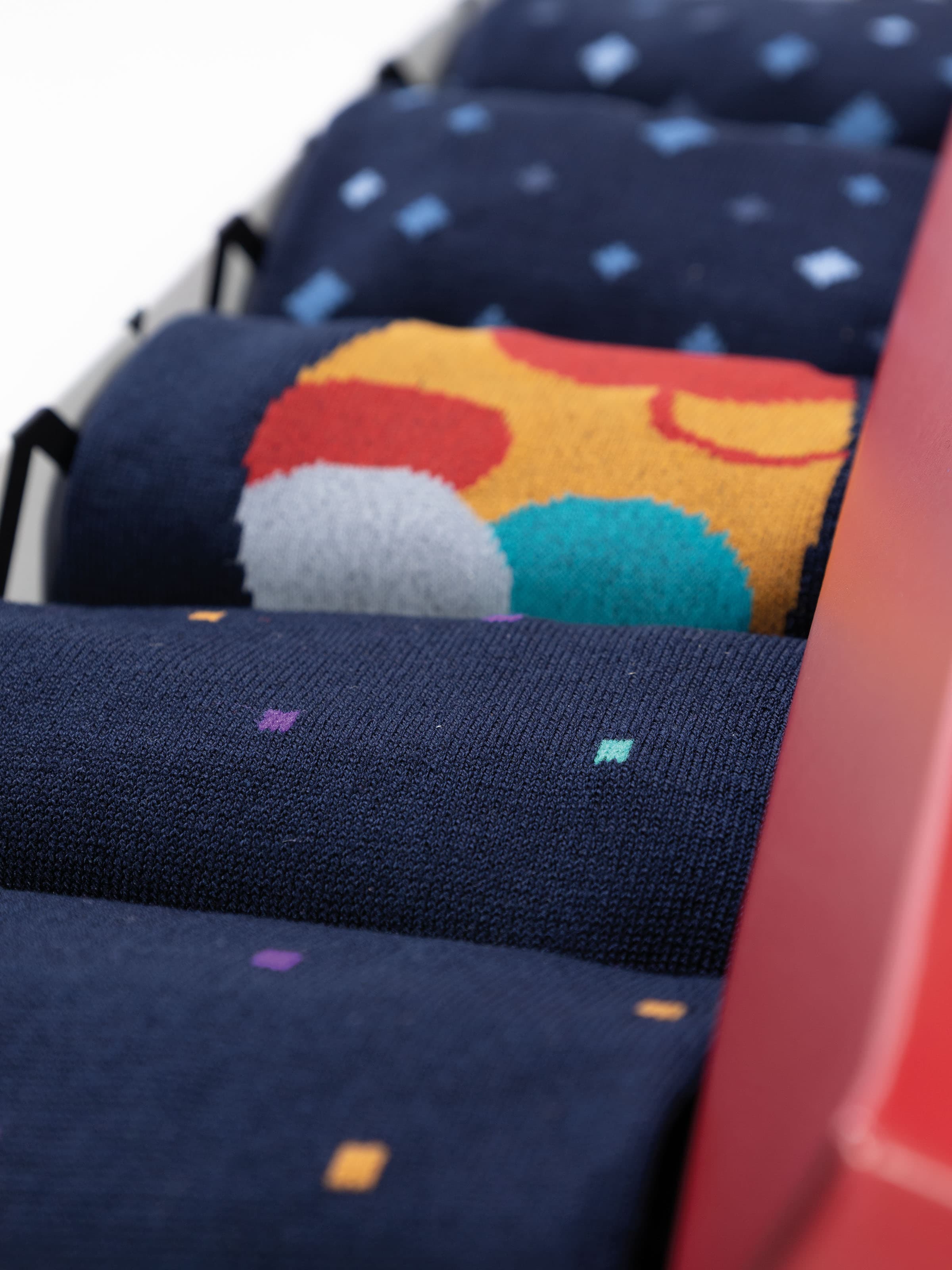 Geschenkbox 5 Paar lange Herrensocken mit gemischten Mustern aus Frischer Baumwolle - Image 3