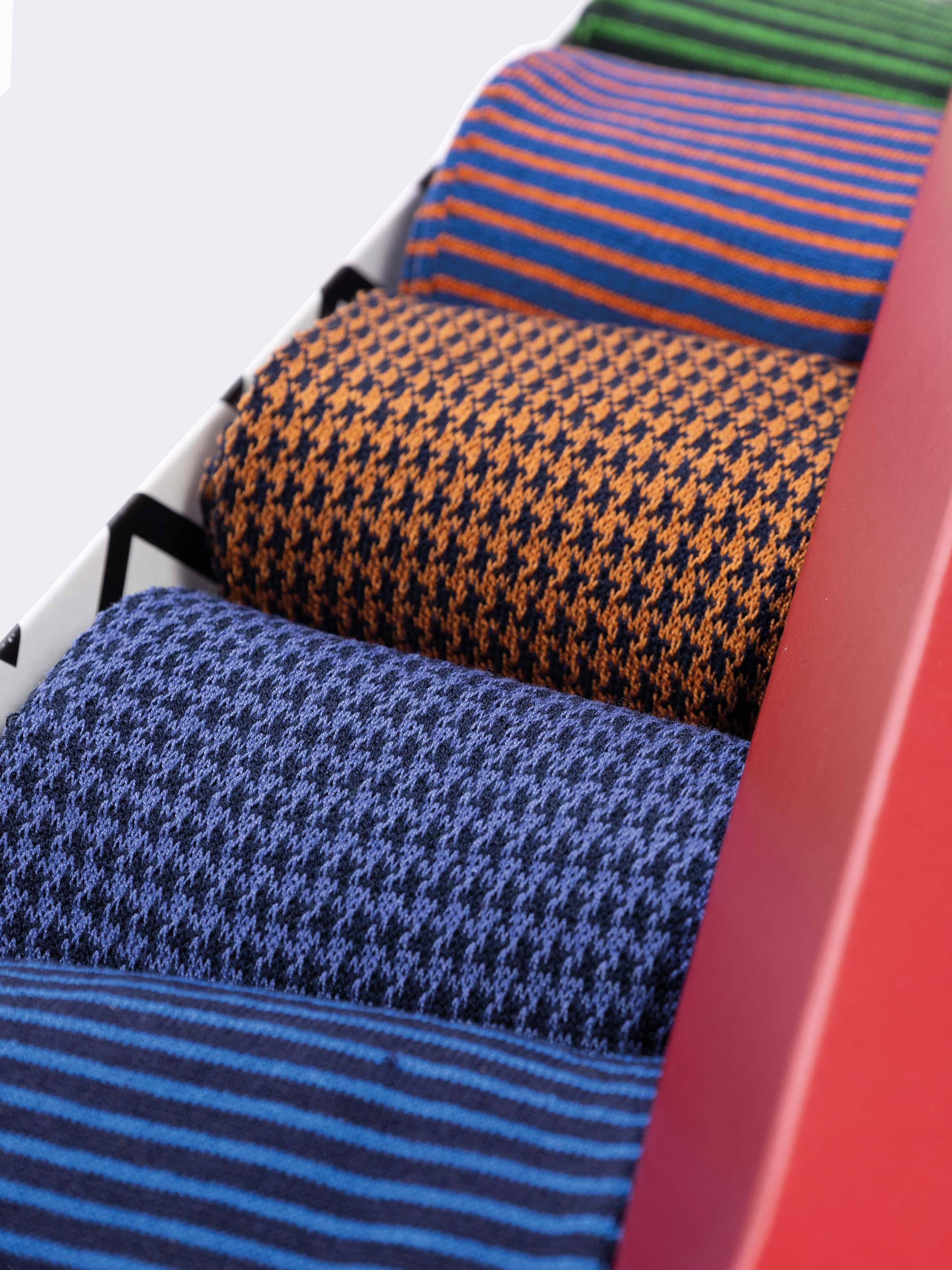Gift box of 5 Pairs of Men's Long Socks with Mixed Patterns in Cool Cotton - Image 3