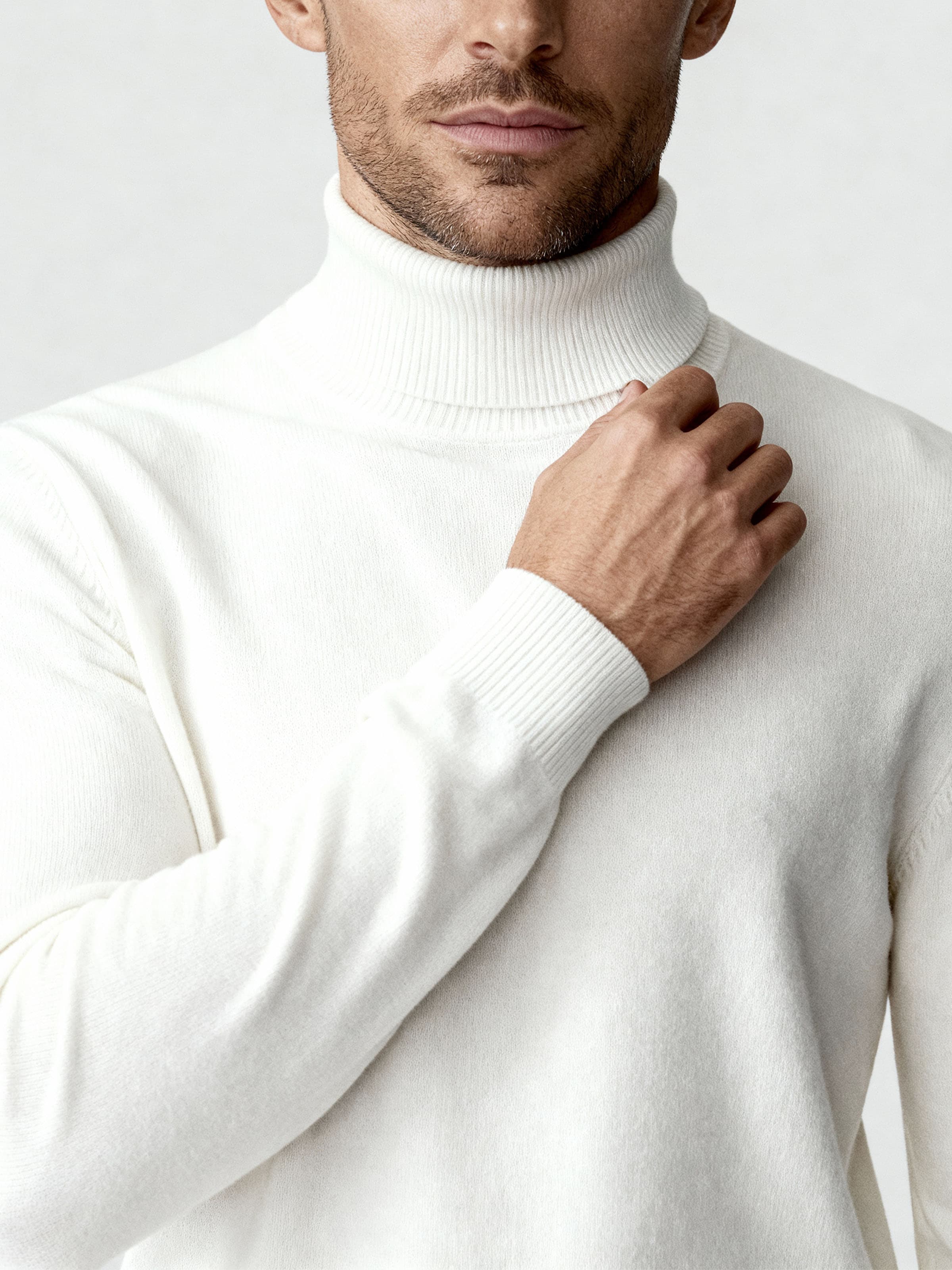 Men's long sleeve turtleneck in 100% Cashmere - Image 3