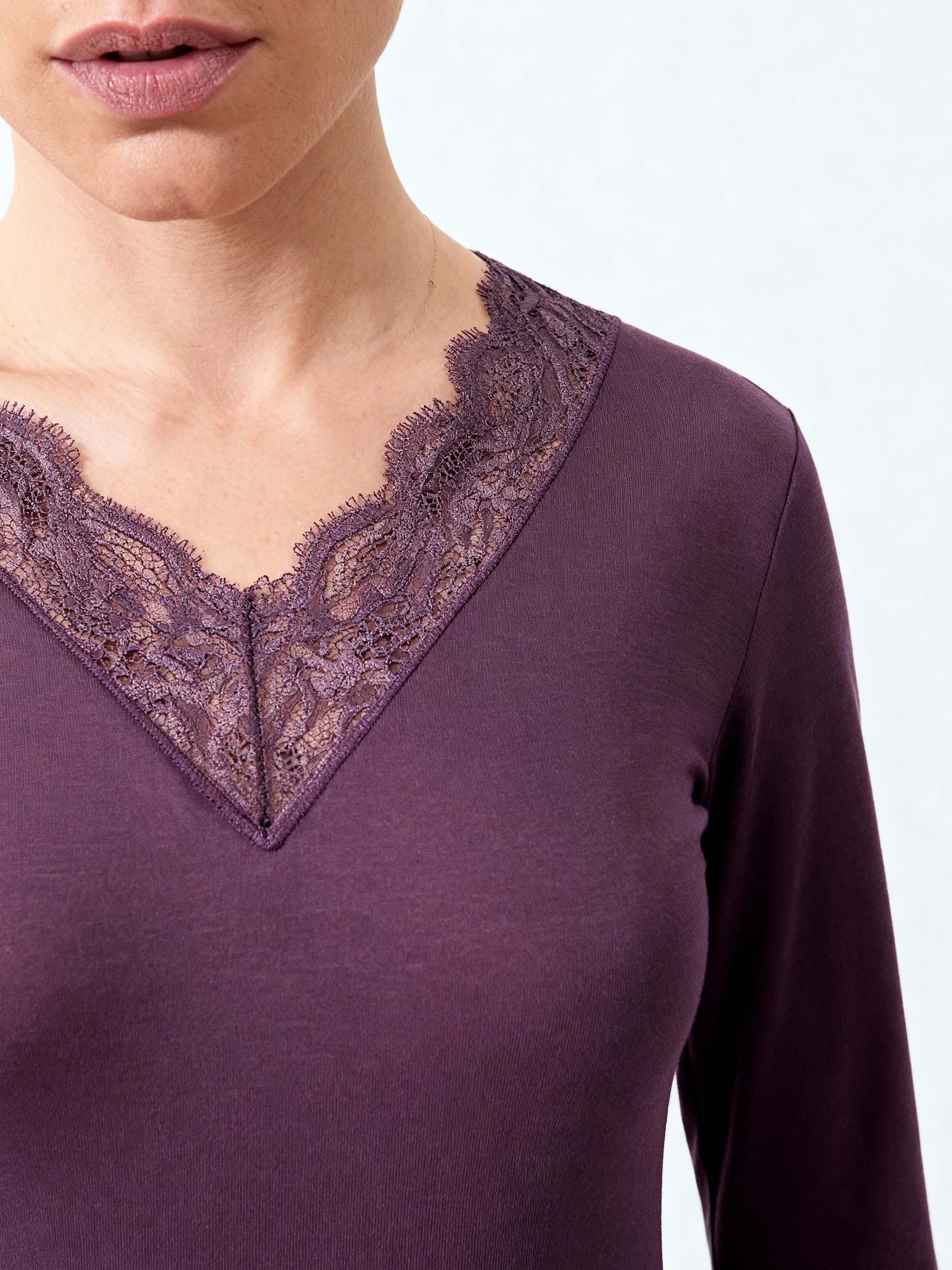 Women's Long Sleeve top with Cashmere and Lace - Elegant and Warm Undergarment - Image 3