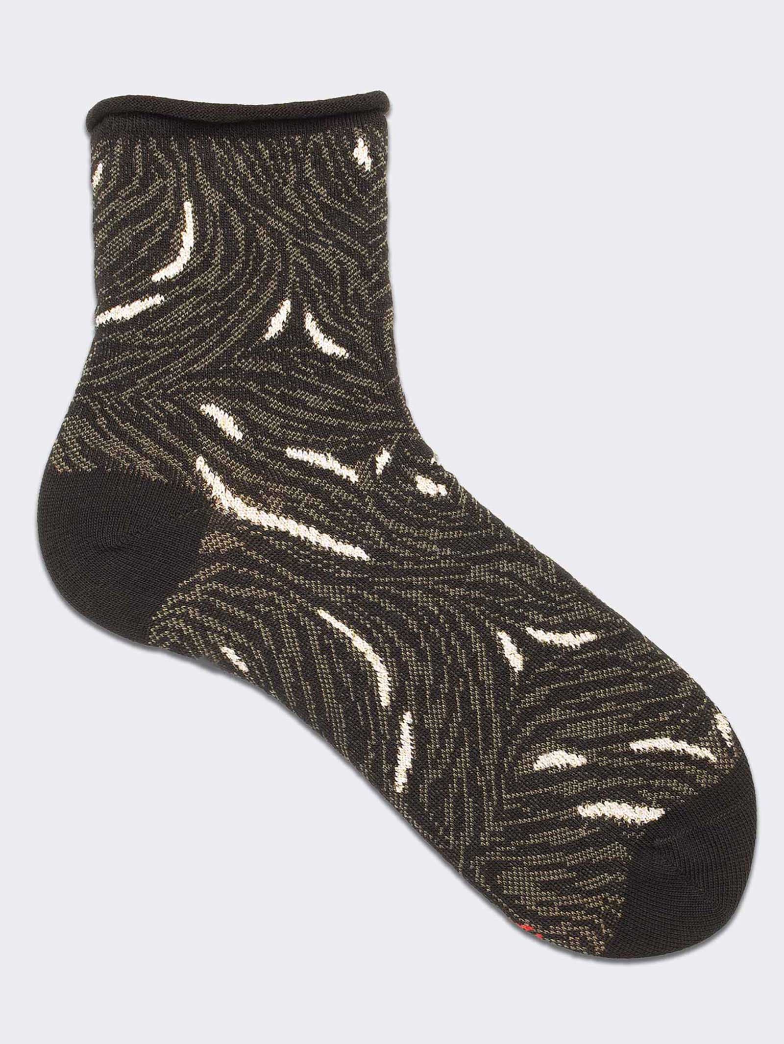 Women's Short Patterned Warm Cotton Socks - Modern Design - Image 1
