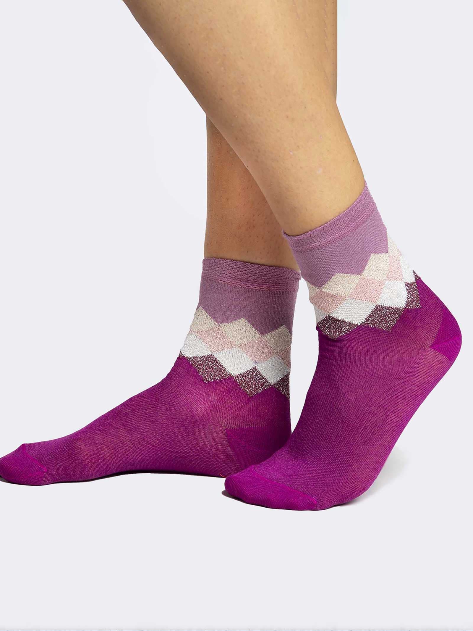 Calcetines Cortos de Fantasía para Mujer - Diseño Geométrico Moderno - Image 1