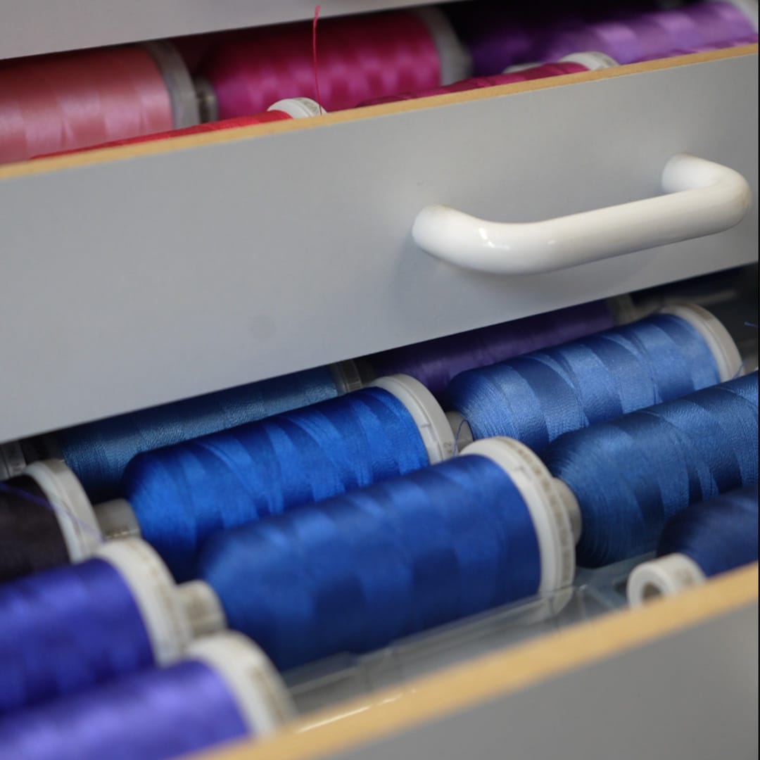 Tessitura della calza in filo di scozia presso lo stabilimento Ciocca, made in Italy